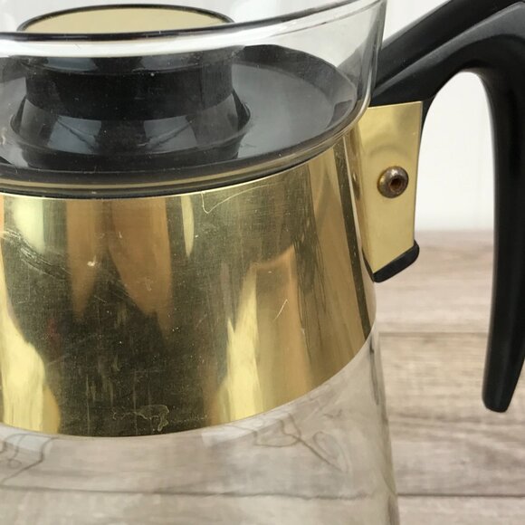 Vintage Pyrex Glass Coffee Carafe with Mid-Century Modern Gold Scroll Pattern - Picture 4 of 10
